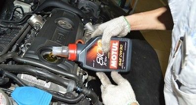 機(jī)油多久換一次？ 要根據(jù)環(huán)境變化而變化