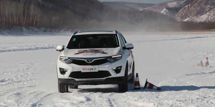 老司機(jī)教你花樣玩冰雪 東南DX7冰雪體驗(yàn)