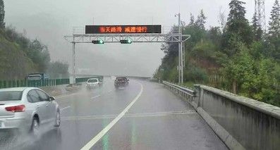 “右側超車”到底是怎么超？為什么違規？