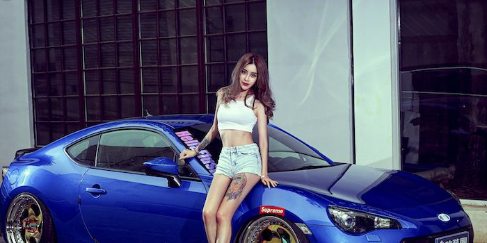 美女車模