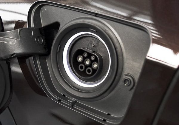 “大哥”也愛綠色生活 百萬級插電混動豪車推薦-圖6
