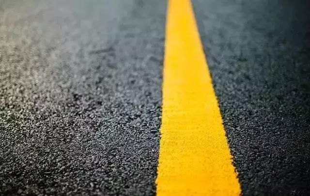 馬路中間的單黃線和雙黃線 你知道有啥區(qū)別嗎