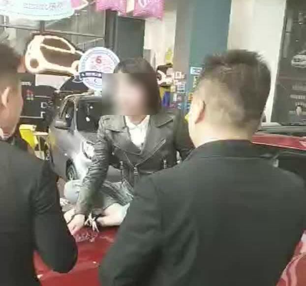 奔馳再度回應(yīng)“女車主事件” 暫停相關(guān)4S店運營