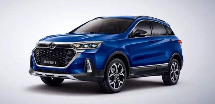 北汽紳寶智行1.5T 6MT特惠版上市 售5.99萬元