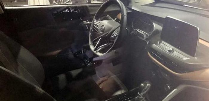 配懸浮中控大屏 全新一代昂科拉實車內飾曝光