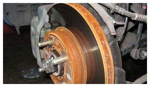 車停久了真會報廢？這四種后果要引起重視，老師傅：真不是嚇你！