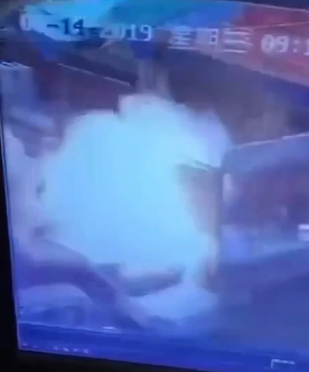 新能源汽車叕起火 江淮電動車行駛中自燃