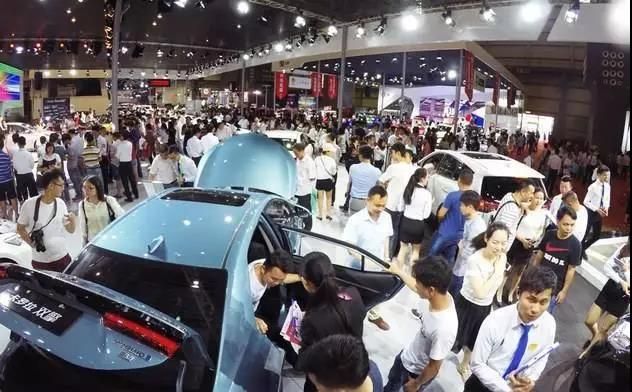 發改委：破除汽車消費限制，放寬或取消限購