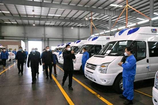 江鈴全力以赴趕制救護車，馳援防疫一線！
