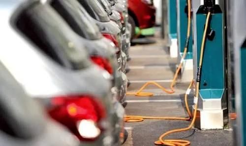 北京新能源指標開閘發水 車企開啟用戶爭奪戰