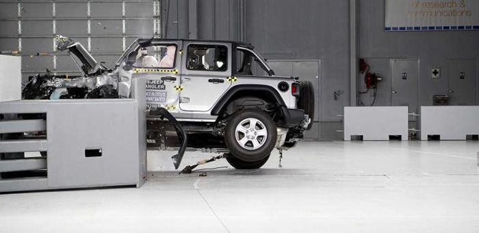 IIHS新成績：海外版Jeep牧馬人碰撞翻車