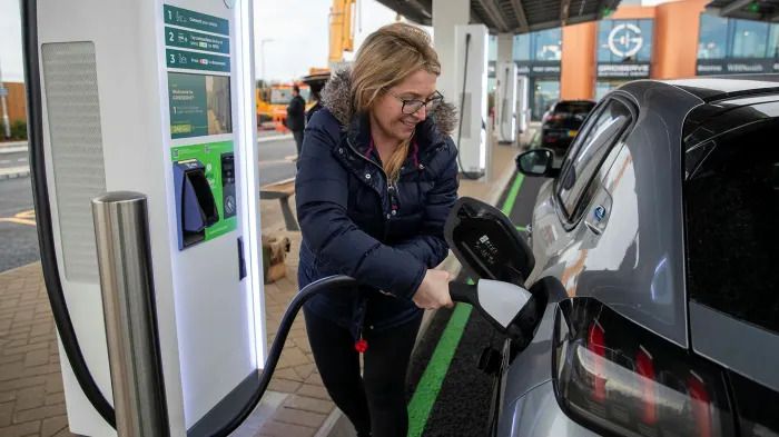 英國2030禁售燃油車 電動車充電企業迎新機遇