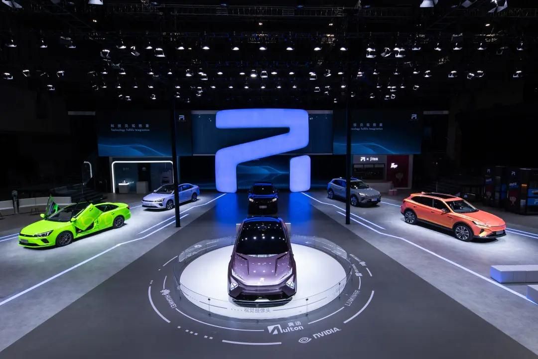 周杰倫“現身”上海車展官宣代言R汽車