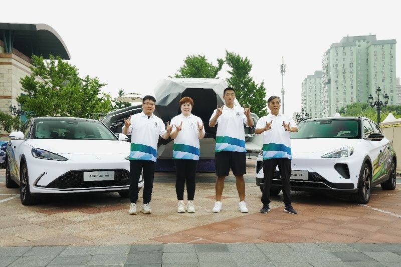 極狐兩款國(guó)安版車型亮相 試水個(gè)性化銷售