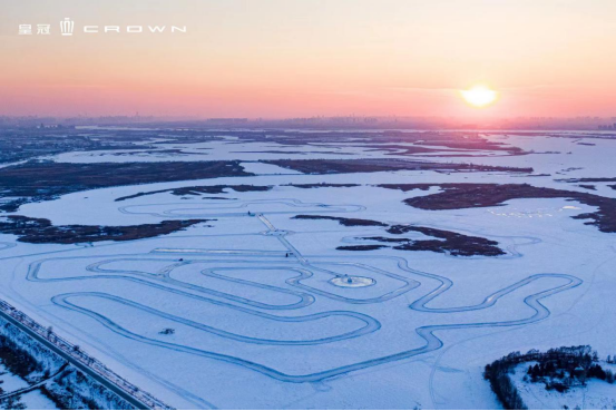 E-FOUR電子四驅加持，皇冠在冰雪賽道“狂飆”