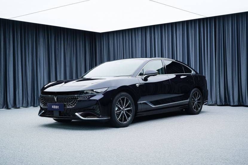 下半年上市，或7月批量交付！嵐圖追光PHEV版車型曝光