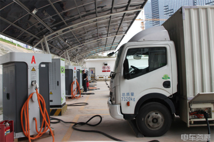 “貨車禁入，小車通行”，充電站的“雙標”行為