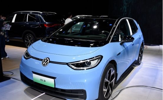全新帕薩特與途觀L挑大梁，2024年上汽大眾還得靠燃油車