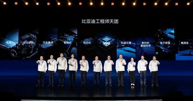 智能化砸1000億，比亞迪下半場領(lǐng)先靠“璇璣”