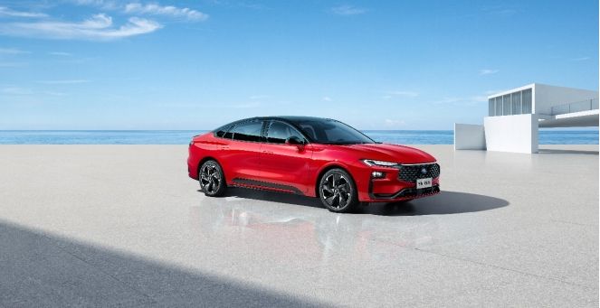 比亞迪漢EV感到壓力？蒙迪歐大馬力E-混動版油耗低至3.6L