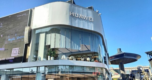 探店 | 試駕都要排隊半個月？理想MEGA終端訂單已爆棚