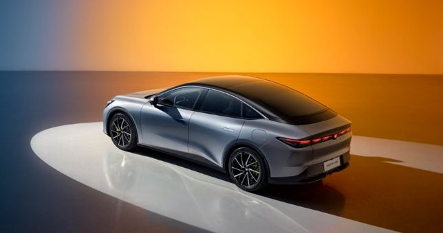 預(yù)售價19.98萬起瞄準(zhǔn)極氪007，極狐阿爾法S5也要掀桌子