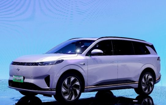 東風奕派北京車展再上新，家庭智能大型SUV eπ008預售五小時訂單破萬