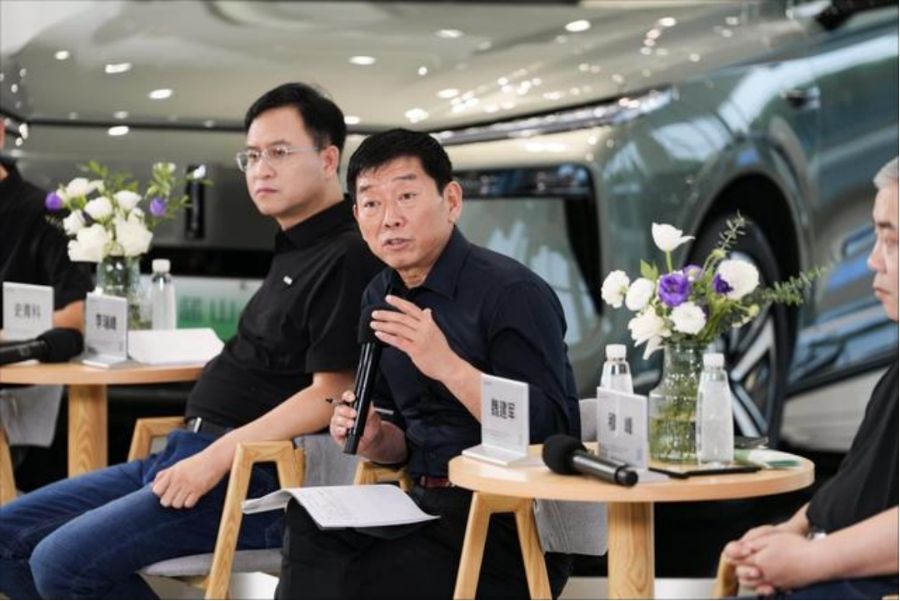 追著“靈魂”跑的魏建軍，這次真的急了