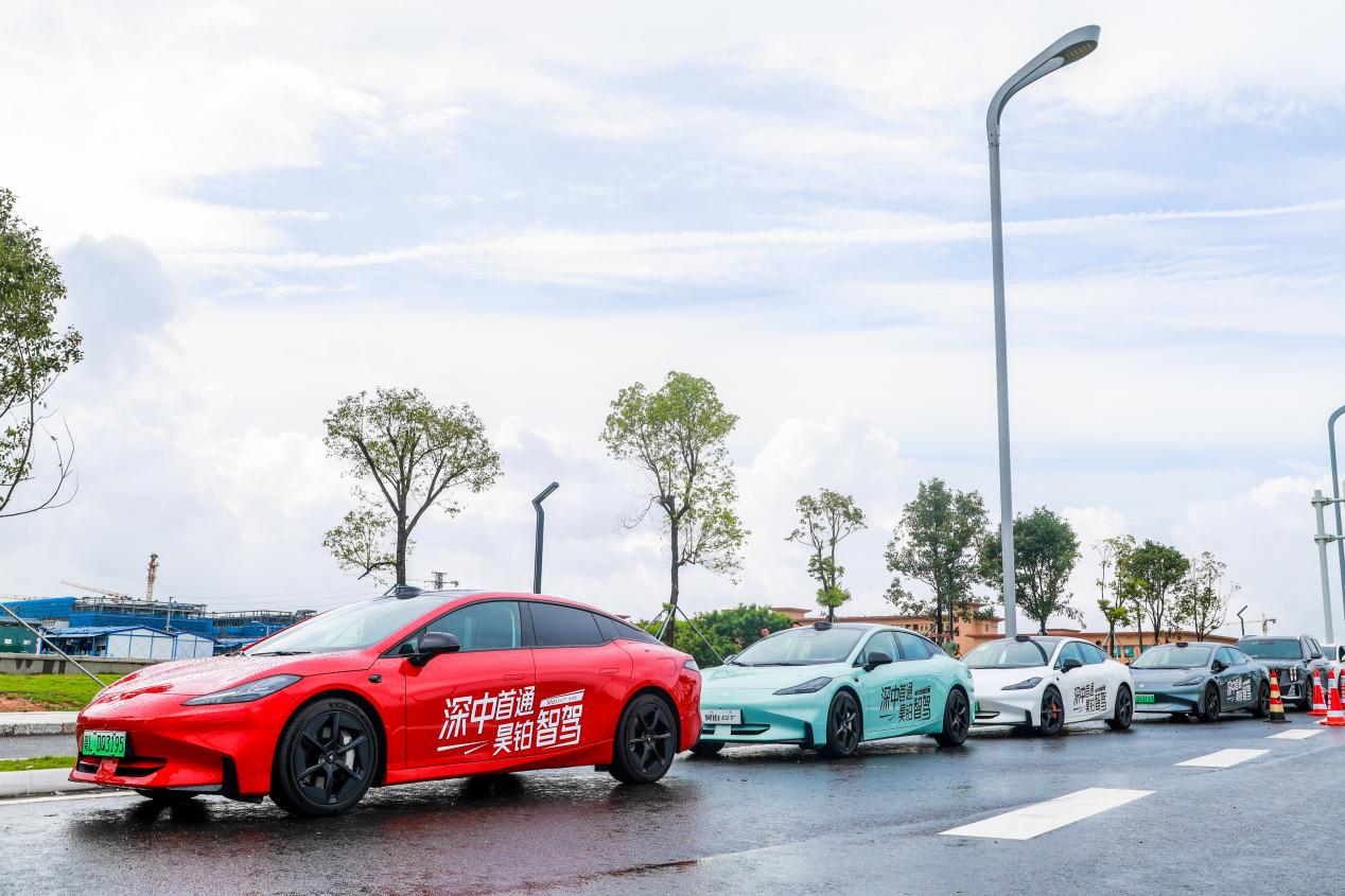 無圖智駕第一車 昊鉑GT全球款橫跨深中通道