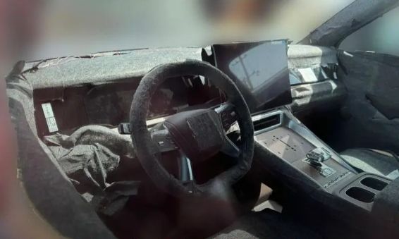 定位大型SUV 騰勢N9內飾諜照首曝光