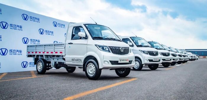 每天直播都送車(chē)，煤老板造車(chē)就是“豪橫”