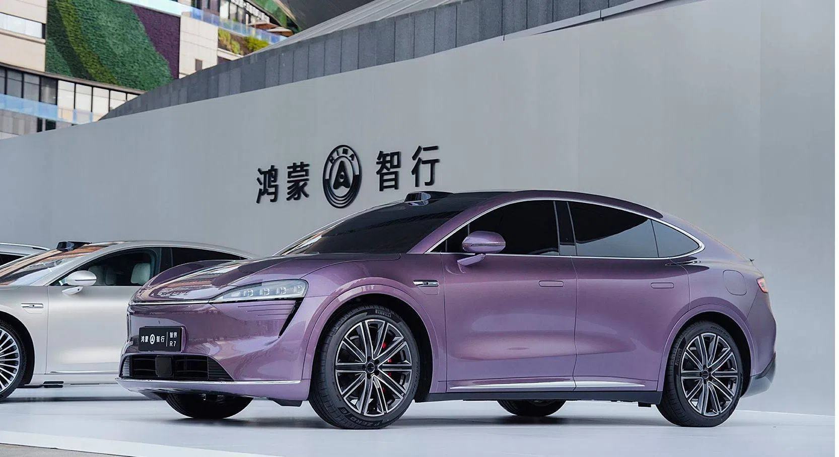 鴻蒙智行首款轎跑SUV，智界R7發布