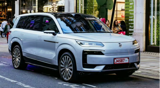 比路虎攬勝還要霸氣，騰勢(shì)N9實(shí)車曝光