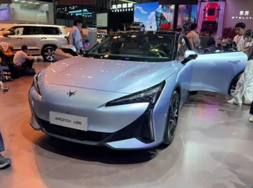 極狐新阿爾法S5上海車展煥新上市 零售價11.98萬起