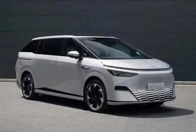 增程車型市場遇冷因“實力不濟”？超快充+大電池成為增程車新趨勢