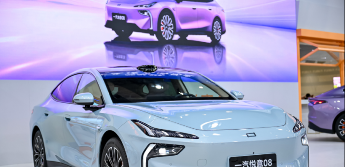9.99萬買“半價小米”，一汽悅意08實測：這車太懂年輕家庭